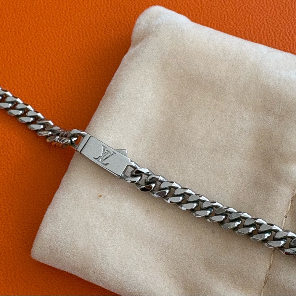 Louis Vuitton Monogram Row Chain Necklace - Picture 16 of 16